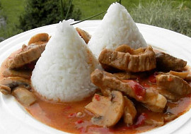 Vepřové maso na žampionech a paprikách