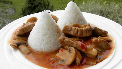 Vepřové maso na žampionech a paprikách