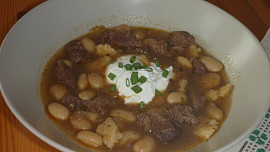 Fazolová gulášová polévka
