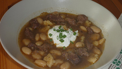 Fazolová gulášová polévka