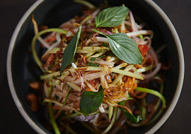 Kedlubnový salát podle Khanha Taa