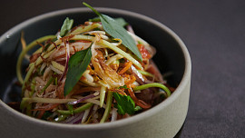 Kedlubnový salát podle Khanha Taa