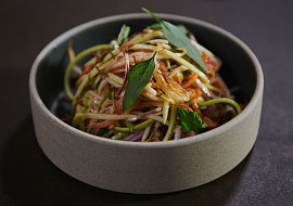 Kedlubnový salát podle Khanha Taa