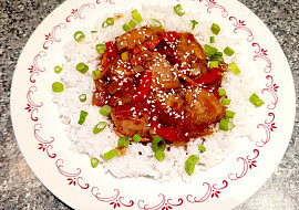 Rychlé kuřecí nudličky se zeleninou ve sladkokyselé omáčce