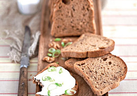 Špaldový chléb s ořechy