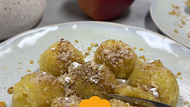 Jablečné knedlíčky ze 2 ingrediencí