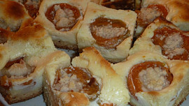 Koláč s ovocem a tvarohem