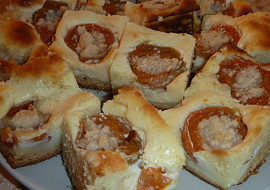 Koláč s ovocem a tvarohem