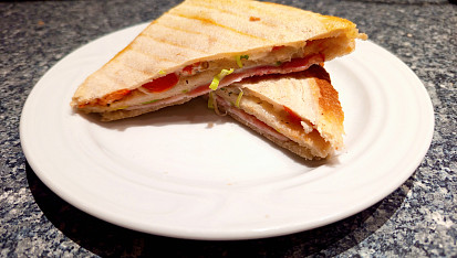 Zapečené dvojité toasty à la caprese