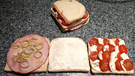 Zapečené dvojité toasty à la caprese