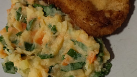 Bramborová kaše s mrkví a medvědím česnekem