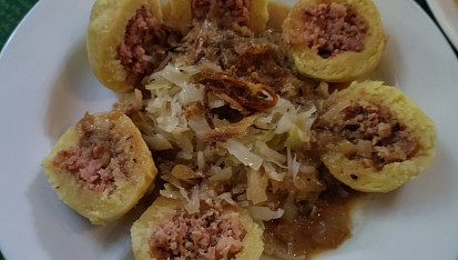 Bramborové knedlíky s uzenou směsí