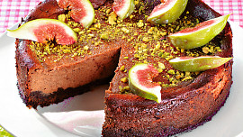 Čokoládový tvarožník s fíkem a pistáciemi