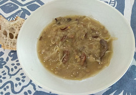 Houbová zelňačka s čočkou