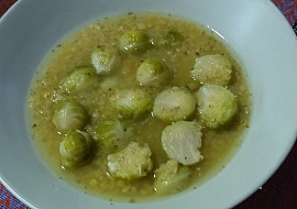 Polévka z máslové tykve a růžičkové kapusty