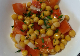 Salát z cizrny a hummus