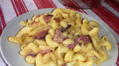 Těstoviny carbonara s parmezánem