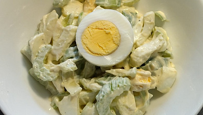 Vaječný salát s řapíkatým celerem