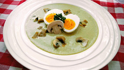 Zeleninová omáčka se žampiony a vejcem