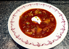 Zelňačka z Moravy s červeným vínem a uzeným masem