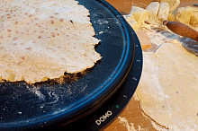 Pečení pekáčů na palačinkovači