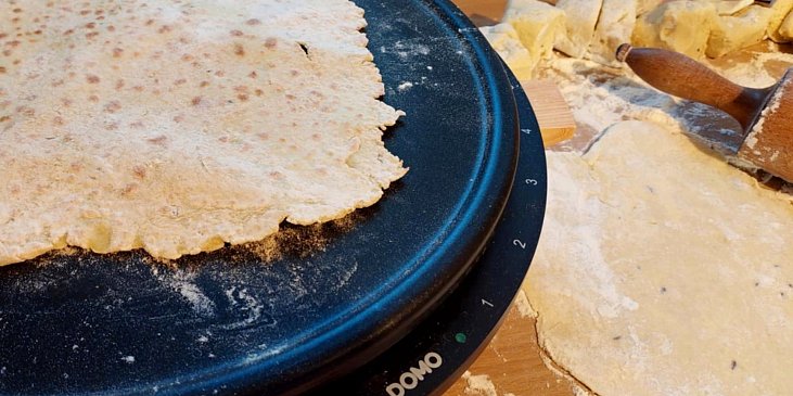 Bramborové pekáče z Vysočiny (Pečení pekáčů na palačinkovači)