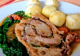 Bylinková vepřová roláda s česnekem