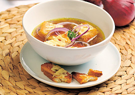 Cibulačka se sýrovými krutony