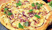 Cibulová extra pizza
