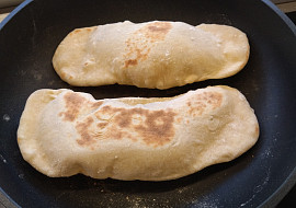 Indické placky naan z pánve (bez droždí)