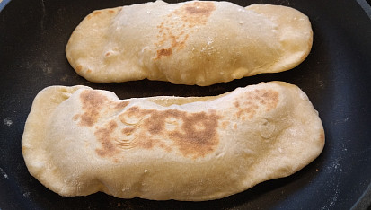 Indické placky naan z pánve (bez droždí)