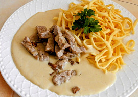 Králičí hřbet se smetanovou omáčkou