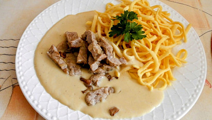 Králičí hřbet se smetanovou omáčkou