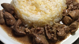 Kuřecí játra na červené cibuli