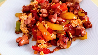 Lečo se smaženými vejci