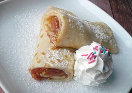 Nejsnadnější a nejlahodnější palačinky (Palačinky plněné domácím jahodovým džemem)