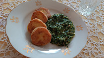Placičky z bramborové kaše se smetanovým špenátem