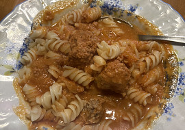 Rajská omáčka s masovými kuličkami