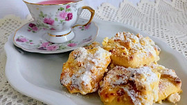 Šátečkové koláčky s tvarohem a meruňkami