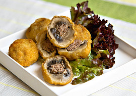 Smažené žampiony plněné hovězím masem