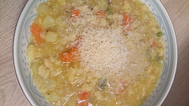 Zeleninová polévka s krupicovými noky