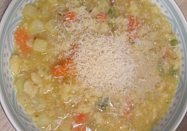 Zeleninová polévka s krupicovými noky