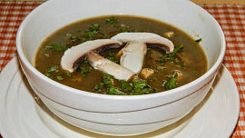 Celerovo žampionová polévka s kysanou smetanou