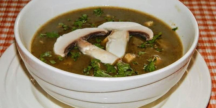 Celerovo žampionová polévka s kysanou smetanou