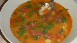 Fazolová polévka s klobásou