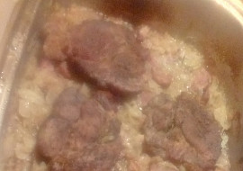 Krkovice pečená na hlávkovém zelí