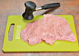 Krůtí roláda s ořechovou nádivkou