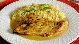 Kuřecí prsa s omáčkou s nakládaným pepřem