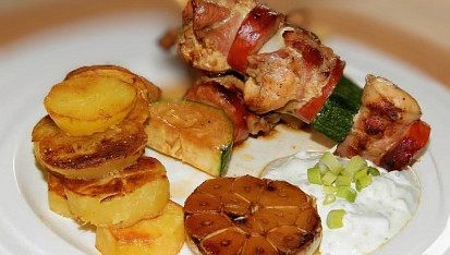 Kuřecí špízy s kapustou