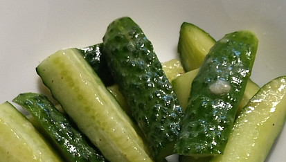 Okurky v hořčičné marinádě - salát